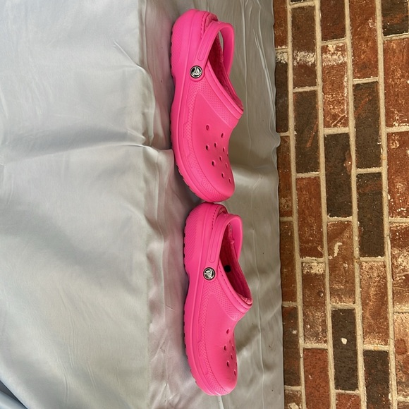 Pink Neon Fuzzy Crocs Kids size 5 - Picture 5 of 5